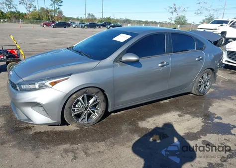 2022 Kia Forte Lxs z USA, uszkodzony, nr VIN 3KPF24AD4NE481866